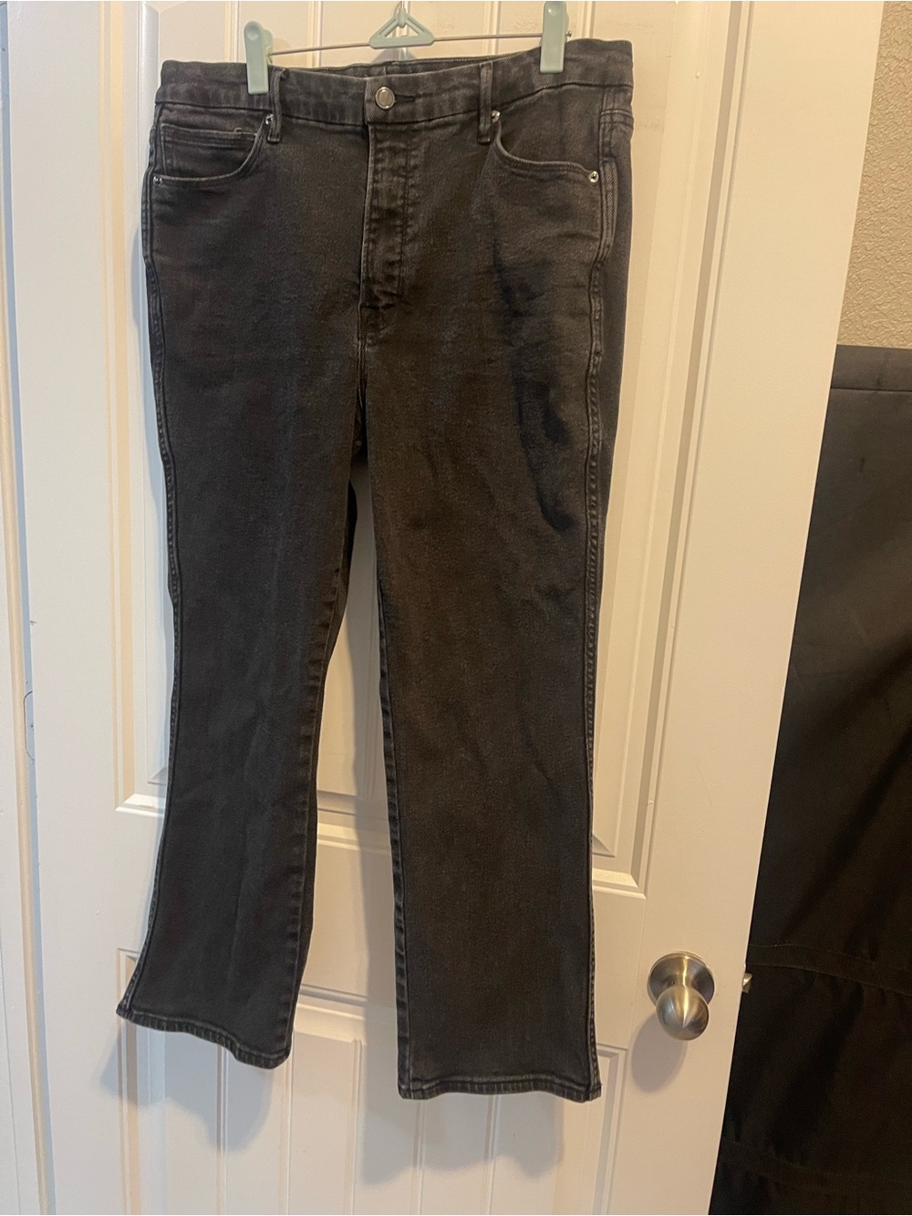 Good American Straight-Leg Jeans in Washed Black Good Curve Style